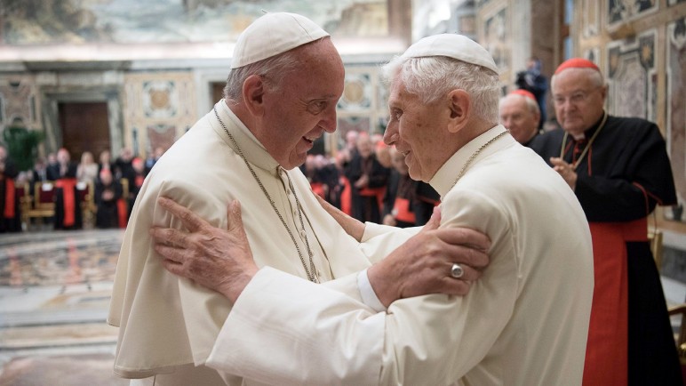El Papa Francisco pidió "una oración especial" por la salud de Benedicto XVI
